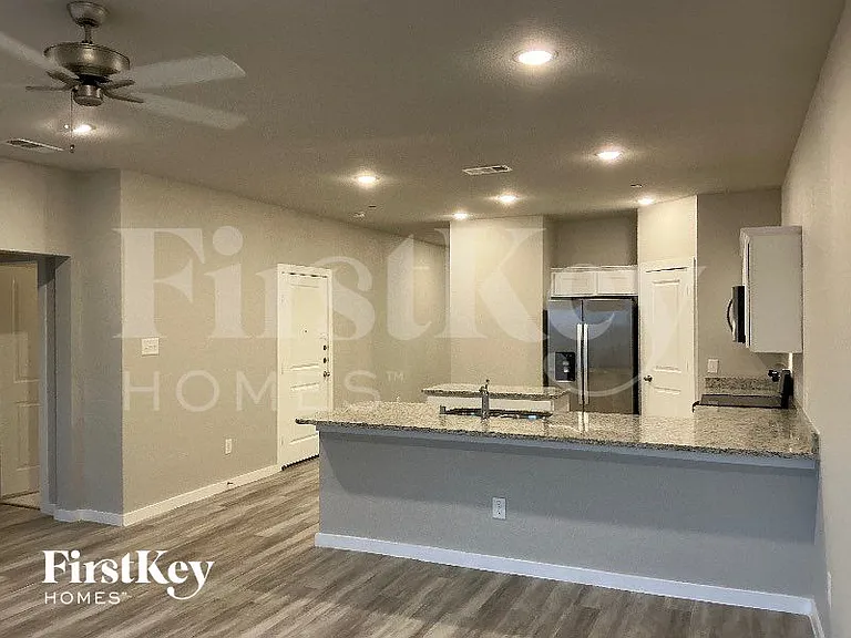 602 Sophia Way — Photo 3