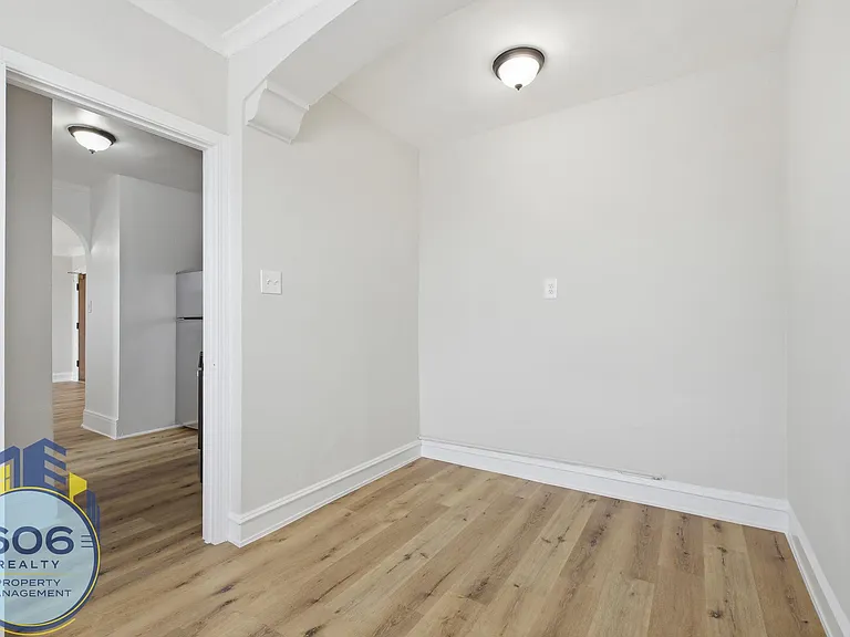 The Ashland Tower Modern Living in the Heart of Rogers Park — Photo 19