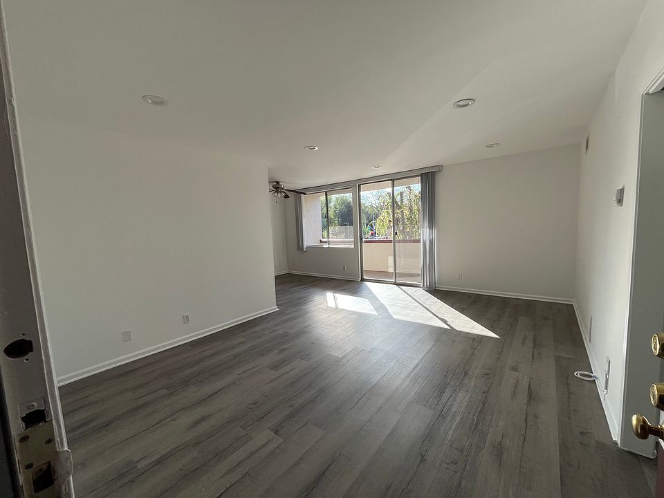 1st image of 22035 Burbank Blvd #338