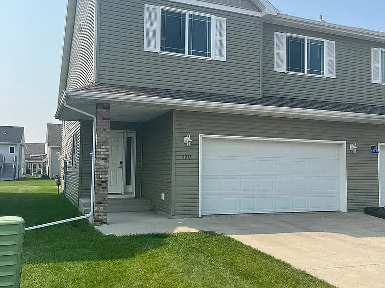 1217 S Beach Way — Photo 1