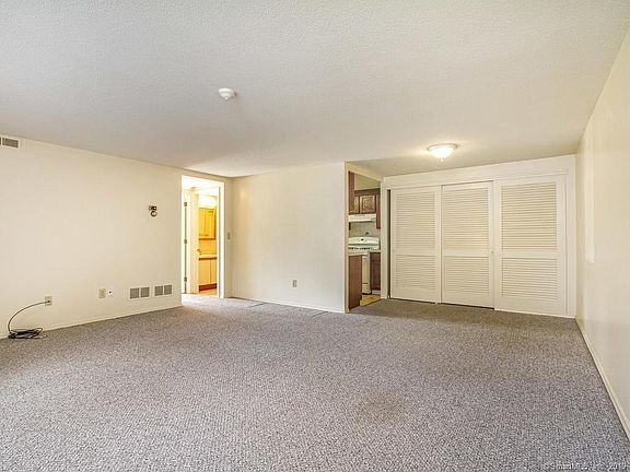 4th image of 38 Little Oak Ln #38