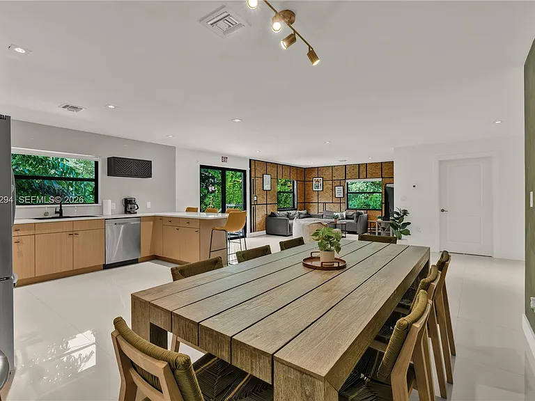 808 SW 29th St — Photo 2