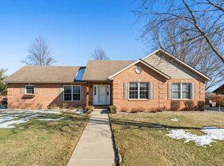 126 Sun Lake Dr, Belleville, IL 62221