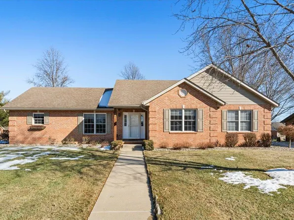 126 Sun Lake Dr, Belleville, IL 62221