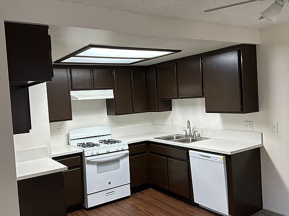 4th image of 25503 Frampton Ave #7
