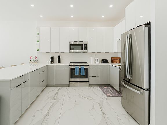 3rd image of 19370 Collins Ave #Penthouse 3