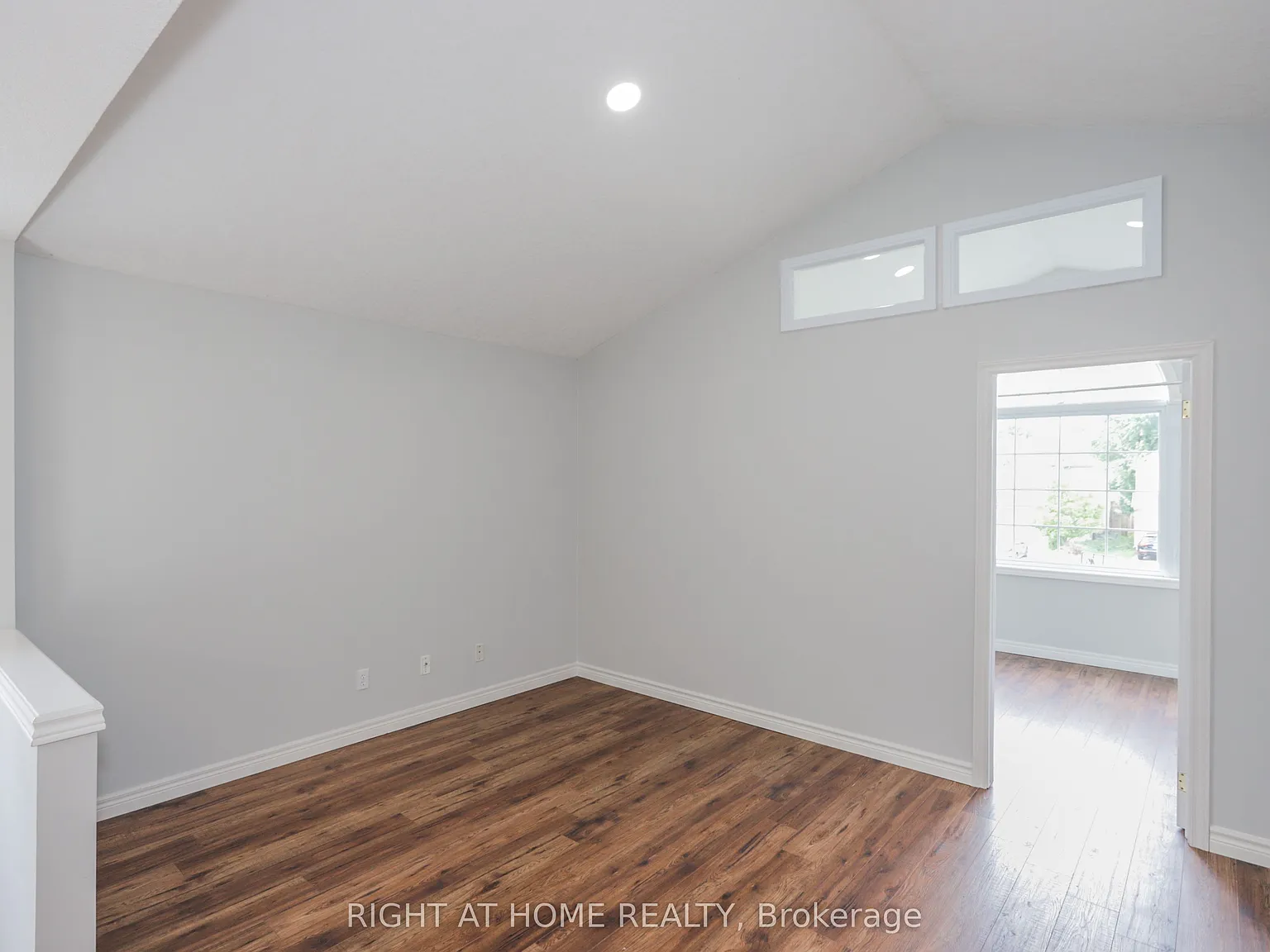 4 bed, $2,900 — Photo 4
