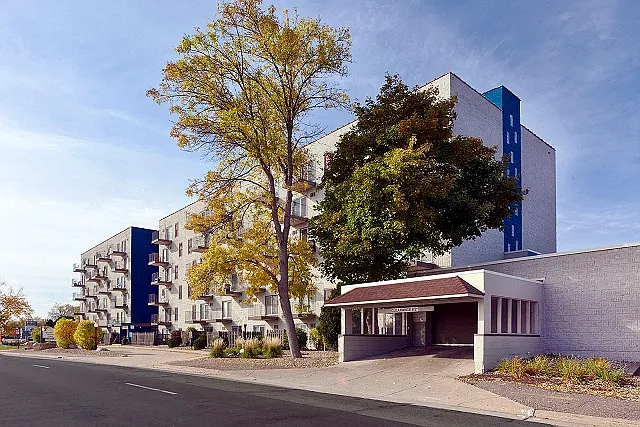 Knollwood Towers East Apartments — Photo 10