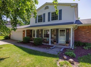 835 Croydon Rd, Rochester Hills, MI 48309