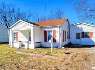 222 Austin Ave, Flora, IL 62839