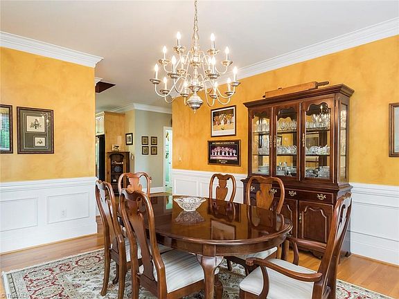 4th image of 8602 Rosedale Dr