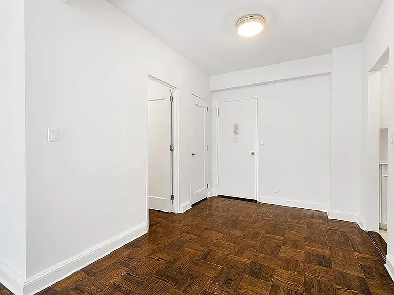136 E 55th St #6F — Photo 3