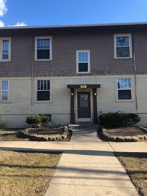 Front of 4 unit Building