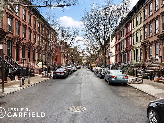 4th image of 266 W 132nd St