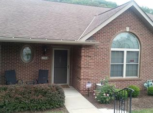 817 Village Dr, Pittsburgh, PA
