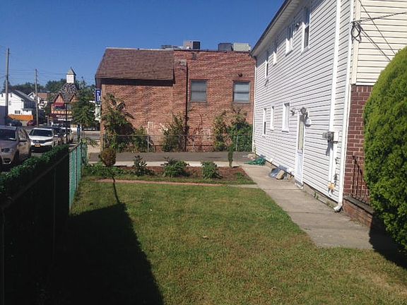 3rd image of 25401 Pembroke Ave