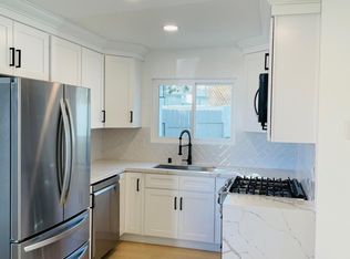 706 Jay Cir #B, Huntington Beach, CA 92648