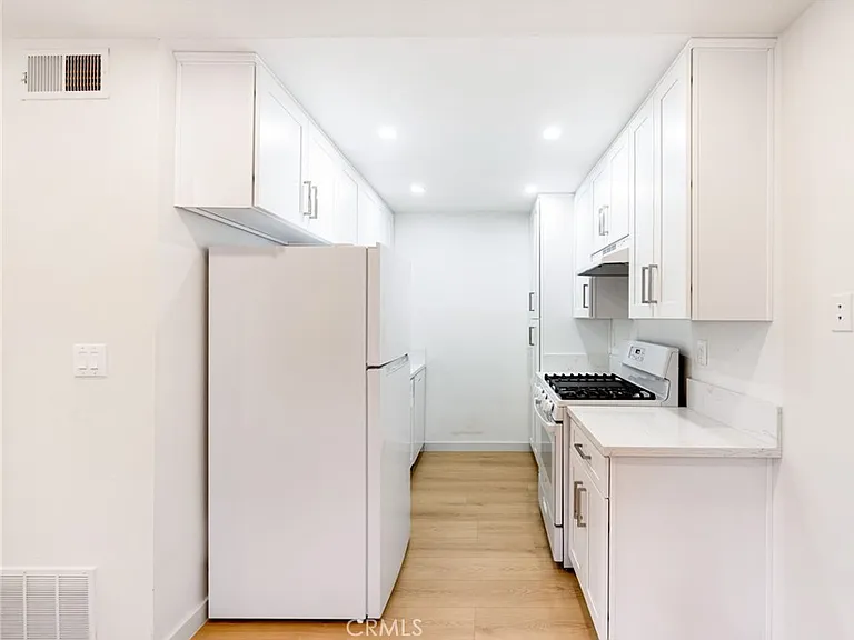 333 Riverdale Dr #17 — Photo 6