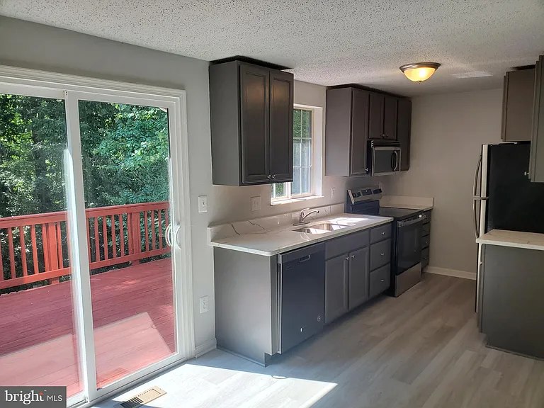 13524 Bentley Cir — Photo 2
