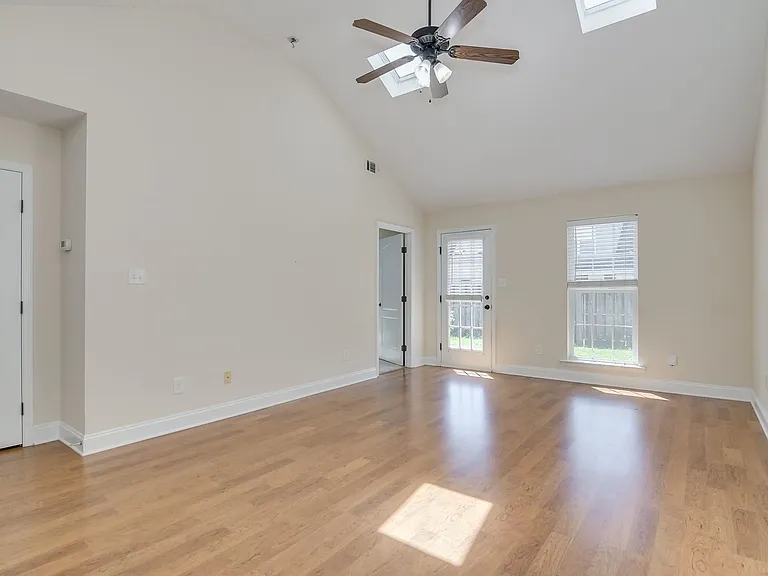 804 Bryan Cir — Photo 13