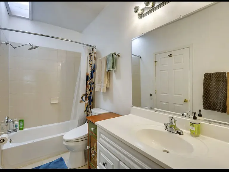 821 Randolph St NW — Photo 9