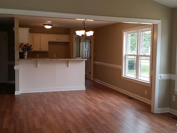 4th image of 307 S Eastwood Dr