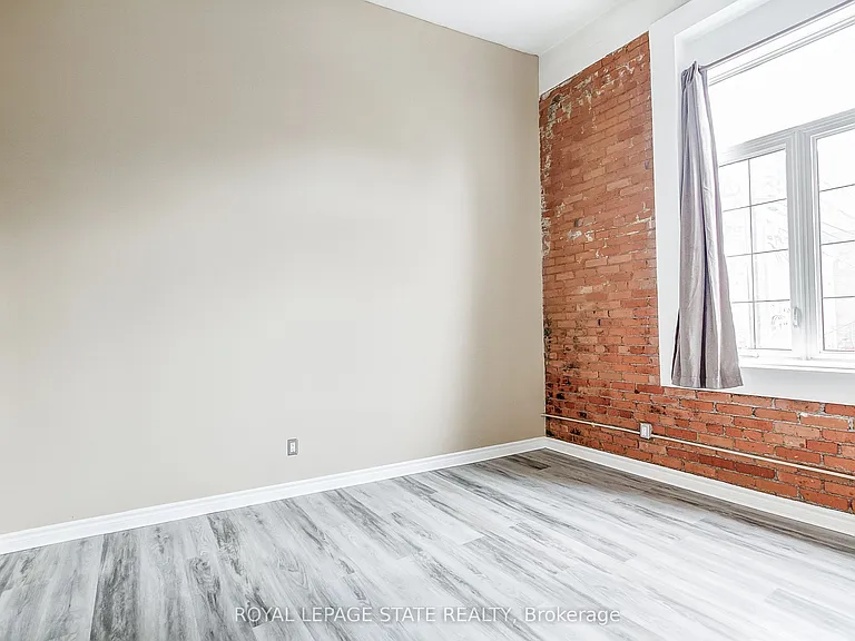 80 King William St #214 — Photo 14