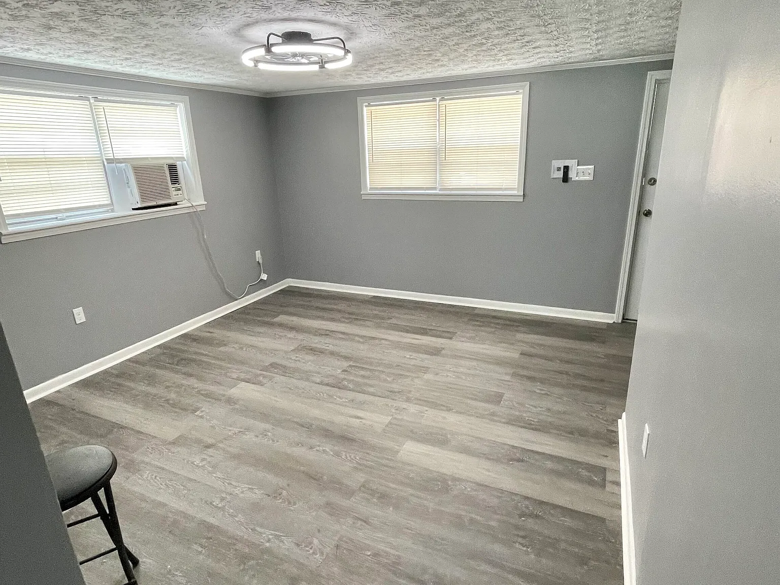 2 bed, 1.0 bath, $850 — Photo 2