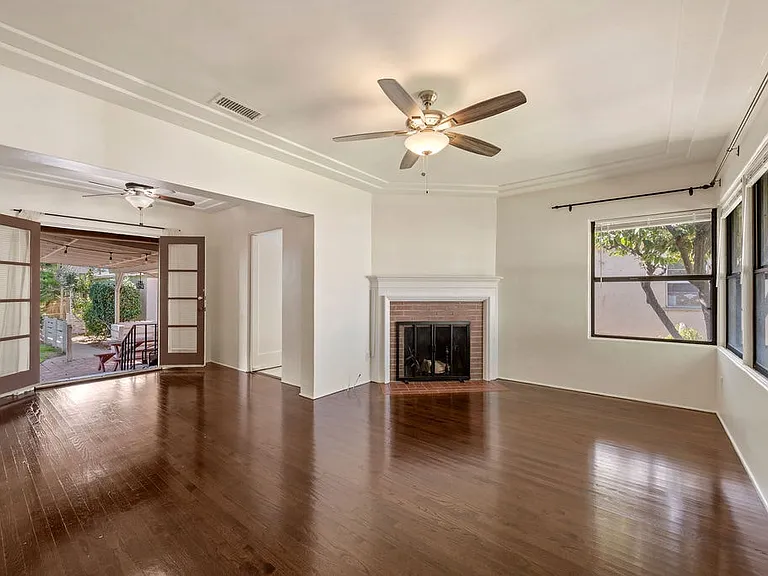 4735 Valencia Dr #FRONT — Photo 4