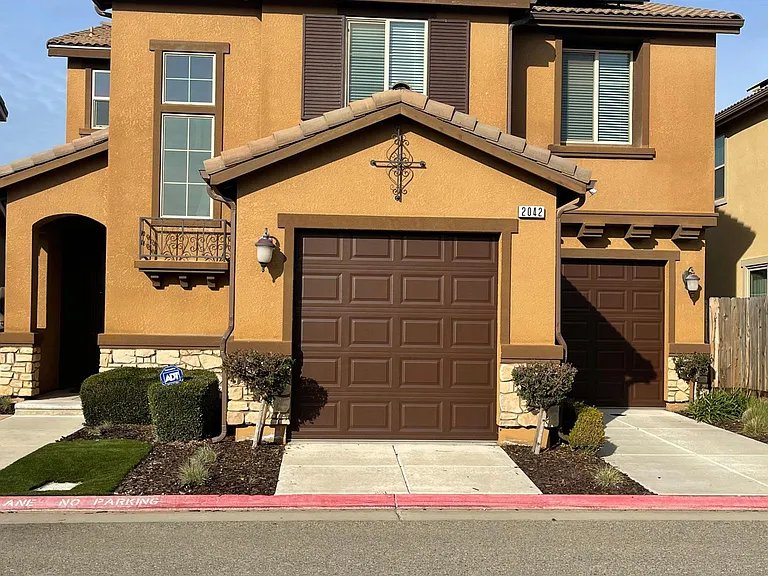 2042 E Christensen Dr — Photo 2