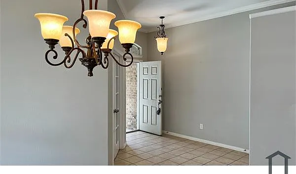 4 bed, 2110 sqft, $2,800 — Photo 2