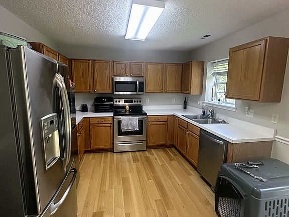 3rd image of 606 Edenberry Dr