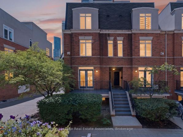 415 Jarvis St #206, Toronto, ON M4Y 3C1