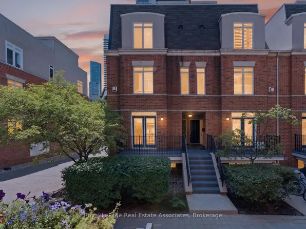 415 Jarvis St #206, Toronto, ON M4Y 3C1