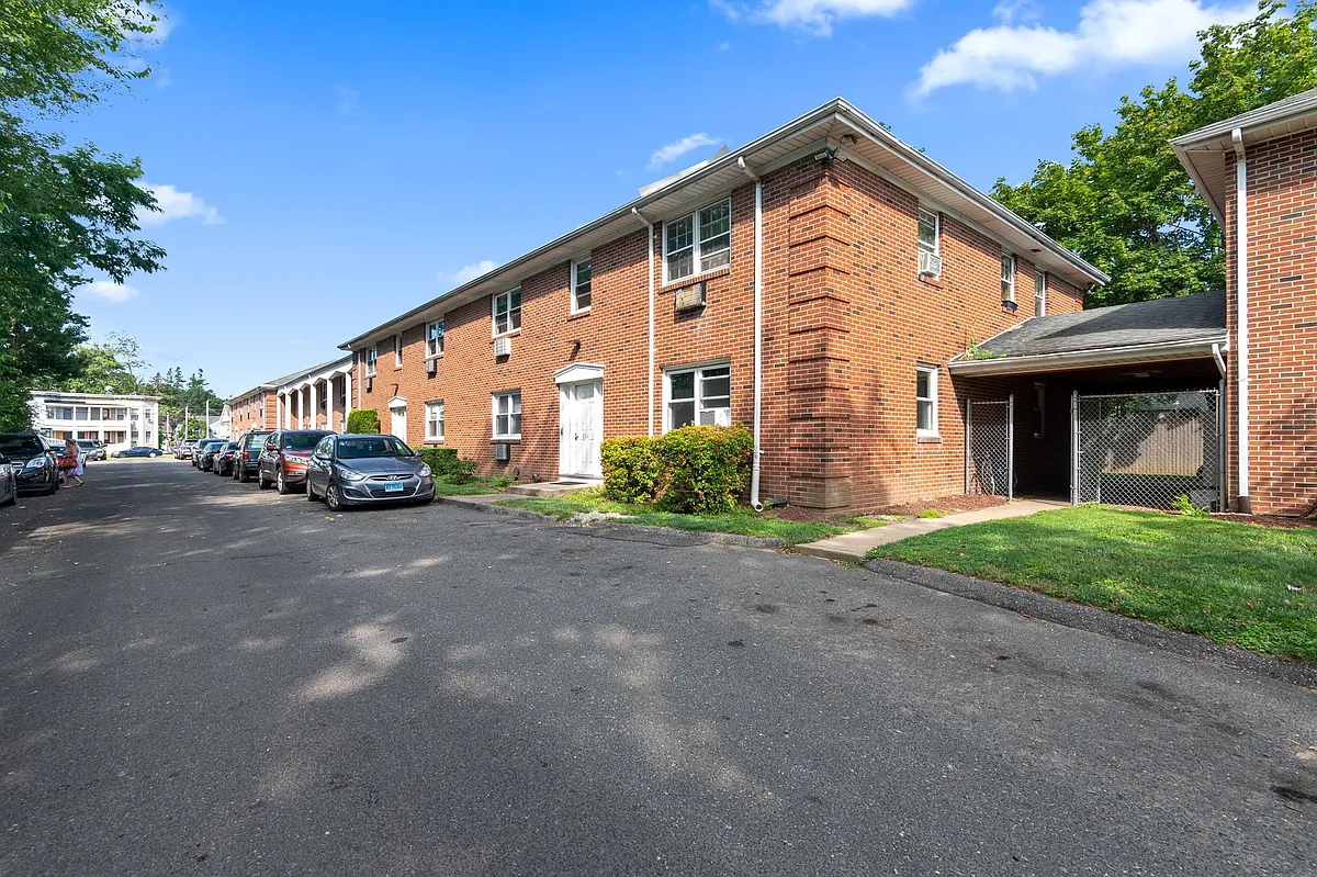 Building Photo - Doral Apartments