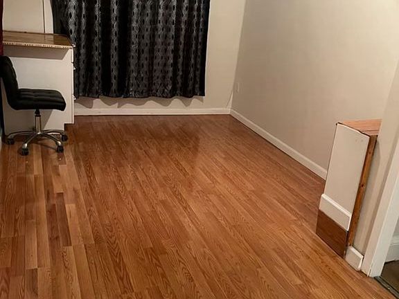 3rd image of 927 Post Ave Floor 2