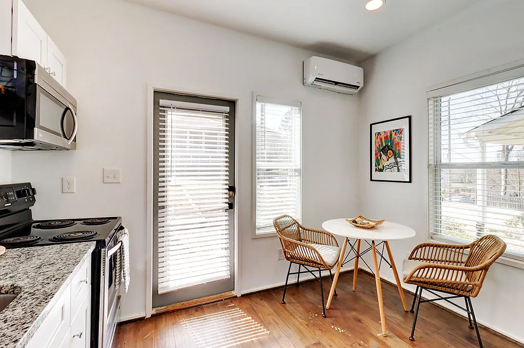 2 bed, 800 sqft, $2,100 — Photo 4