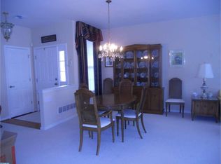 206 N Silver Fox Dr, Glen Mills, PA 19342