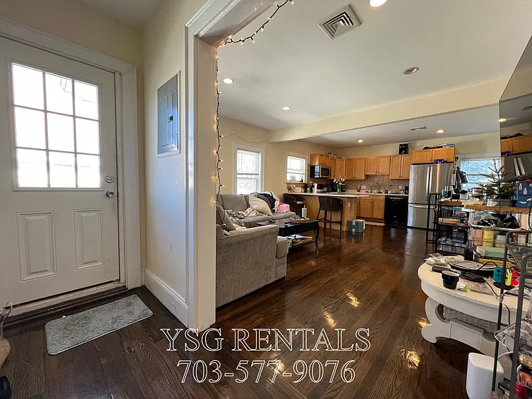 235 Everett St #235 — Photo 12
