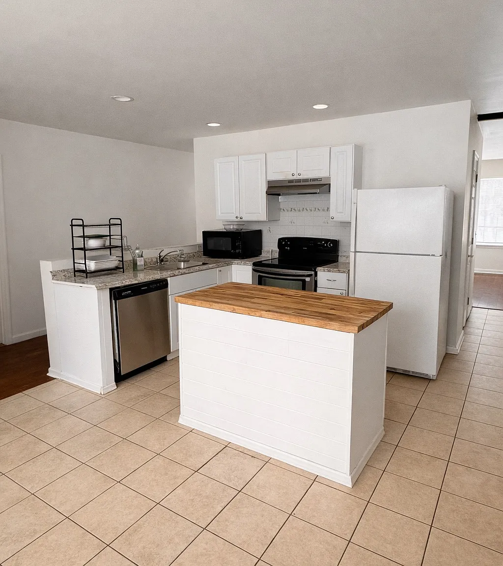 5 bed, 3.5 bath, $900 — Photo 2