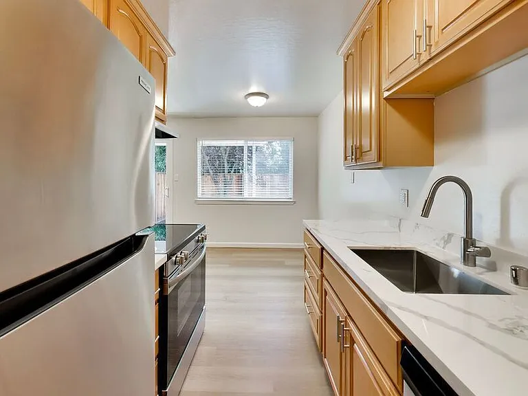 16878 Meekland Ave #4 — Photo 5