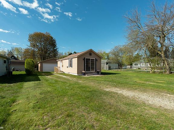 3rd image of 7340 Willow Ct