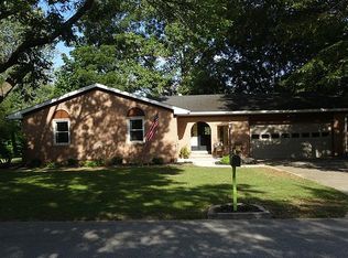 308 April Ave, Carmi, IL 62821