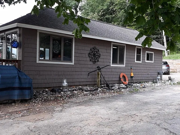 Elhart Dr NE — Photo 3