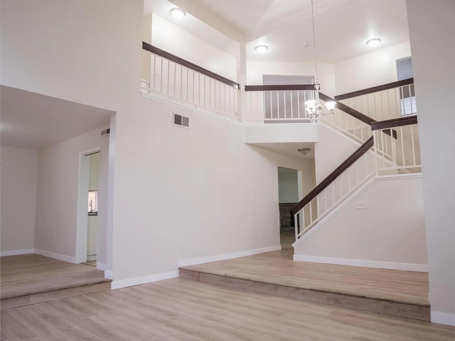 3116 Wellington Dr — Photo 2