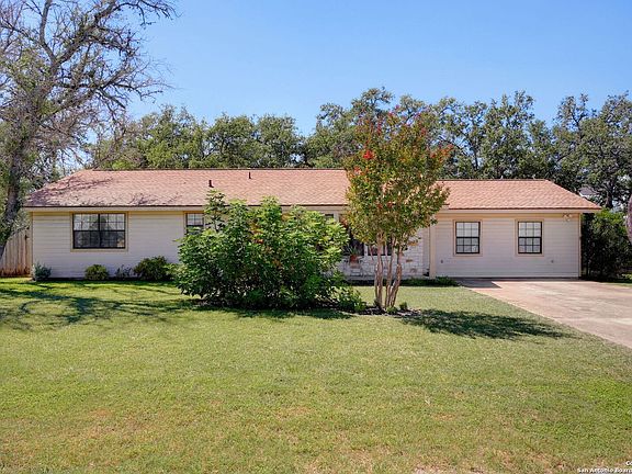 3rd image of 502 Live Oak Dr