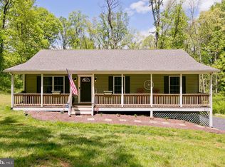 677 Northern Spy Dr, Linden, VA 22642