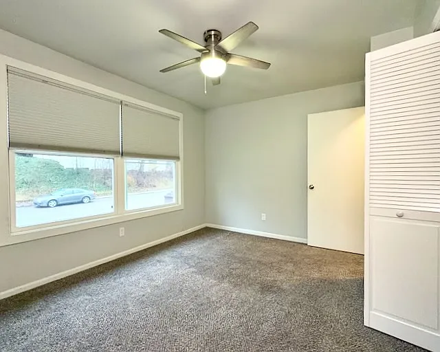 521 Cedar St NE — Photo 14