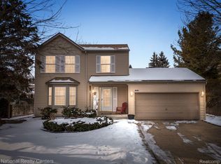 2762 Riverside Dr, Waterford, MI 48329