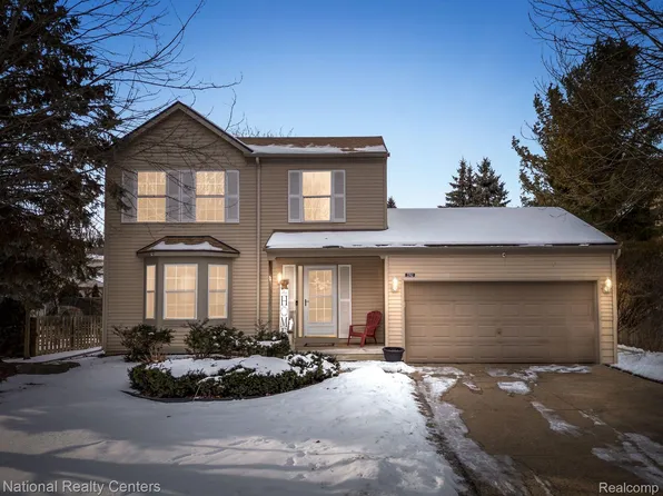 2762 Riverside Dr, Waterford, MI 48329